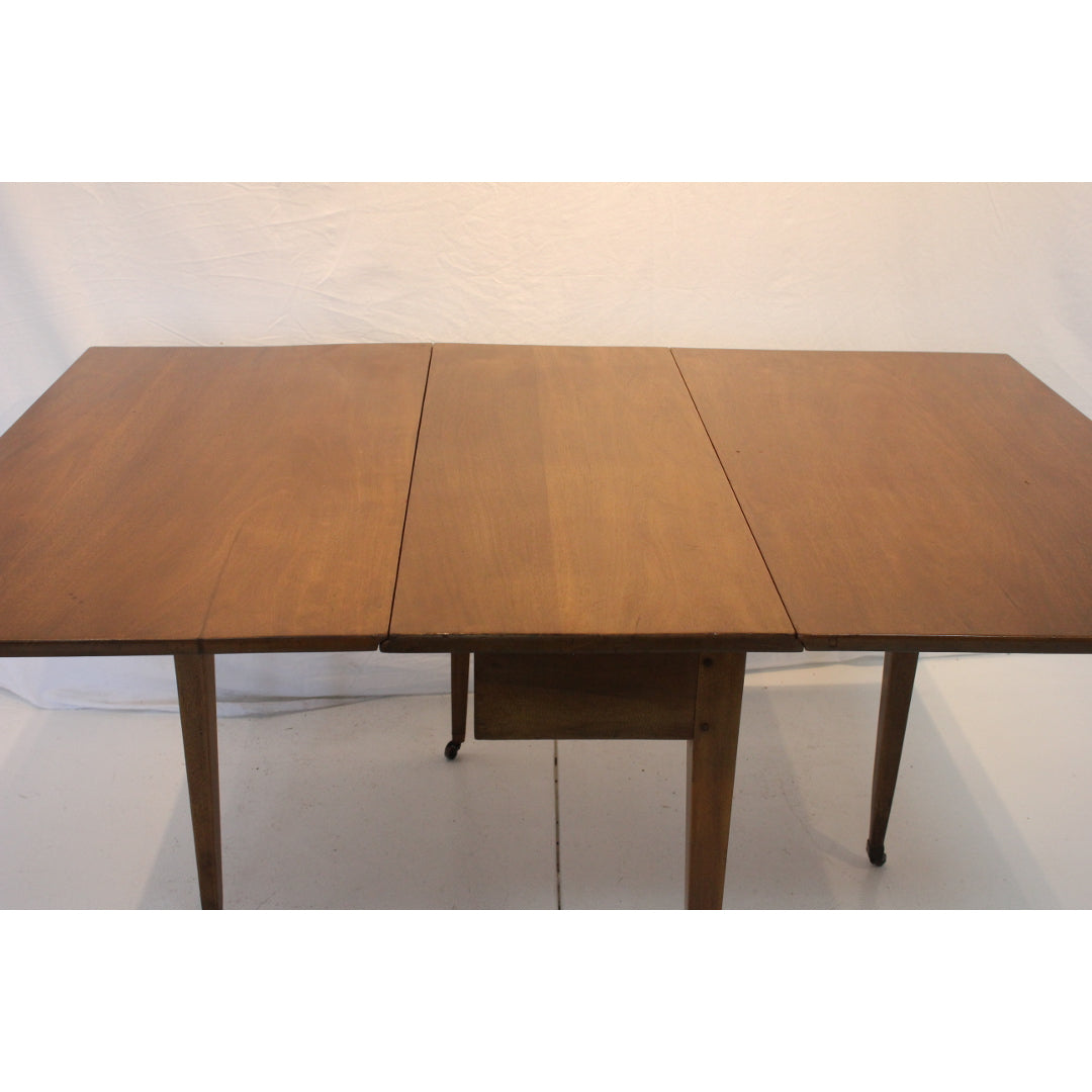 AF1-245: Antique Early 19th Century American Federal Mahogany Drop-Leaf Table on Casters