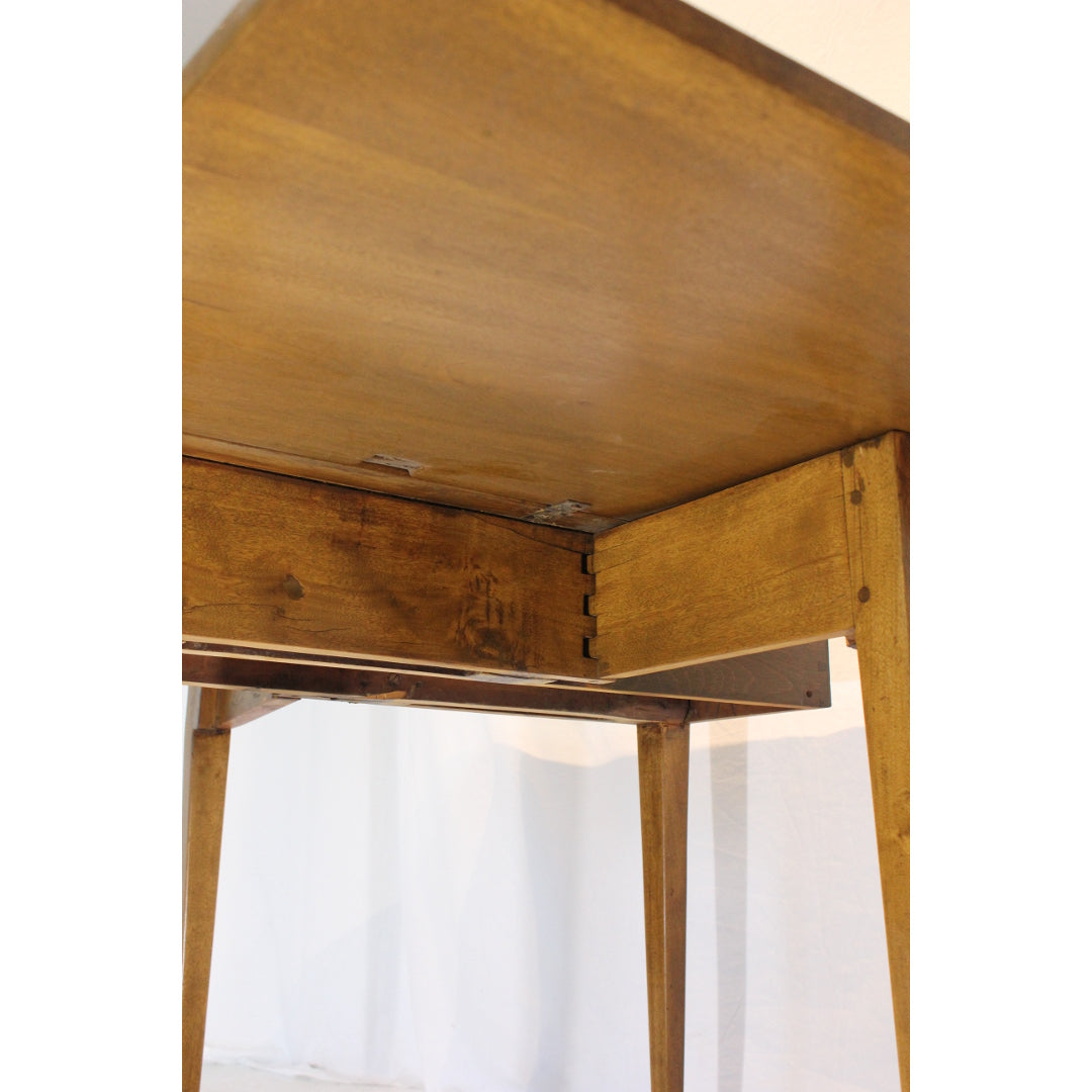 AF1-245: Antique Early 19th Century American Federal Mahogany Drop-Leaf Table on Casters