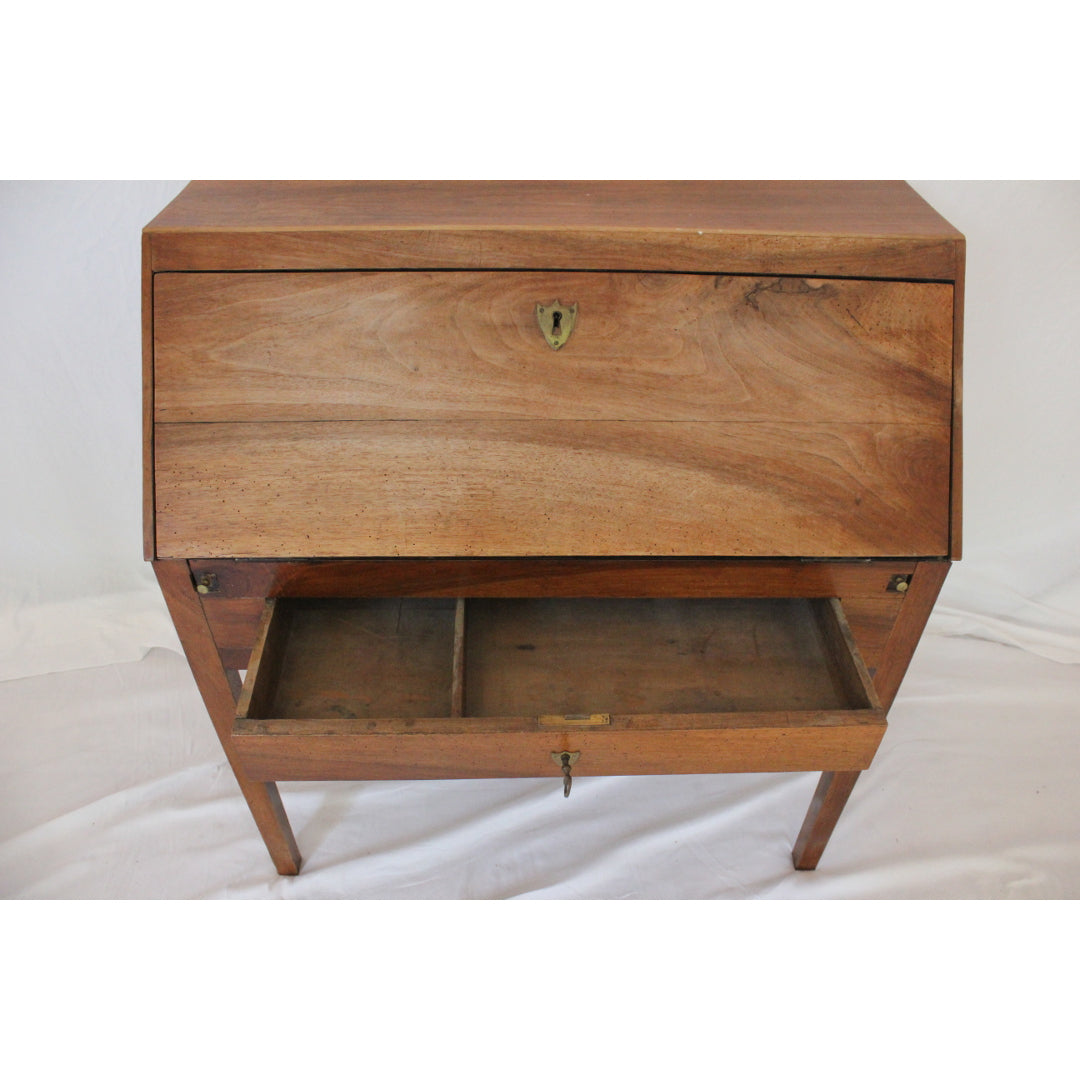 AF5-391: Antique Early 19th Century American Slant Front Desk with a Tooled Leather Writing Surface