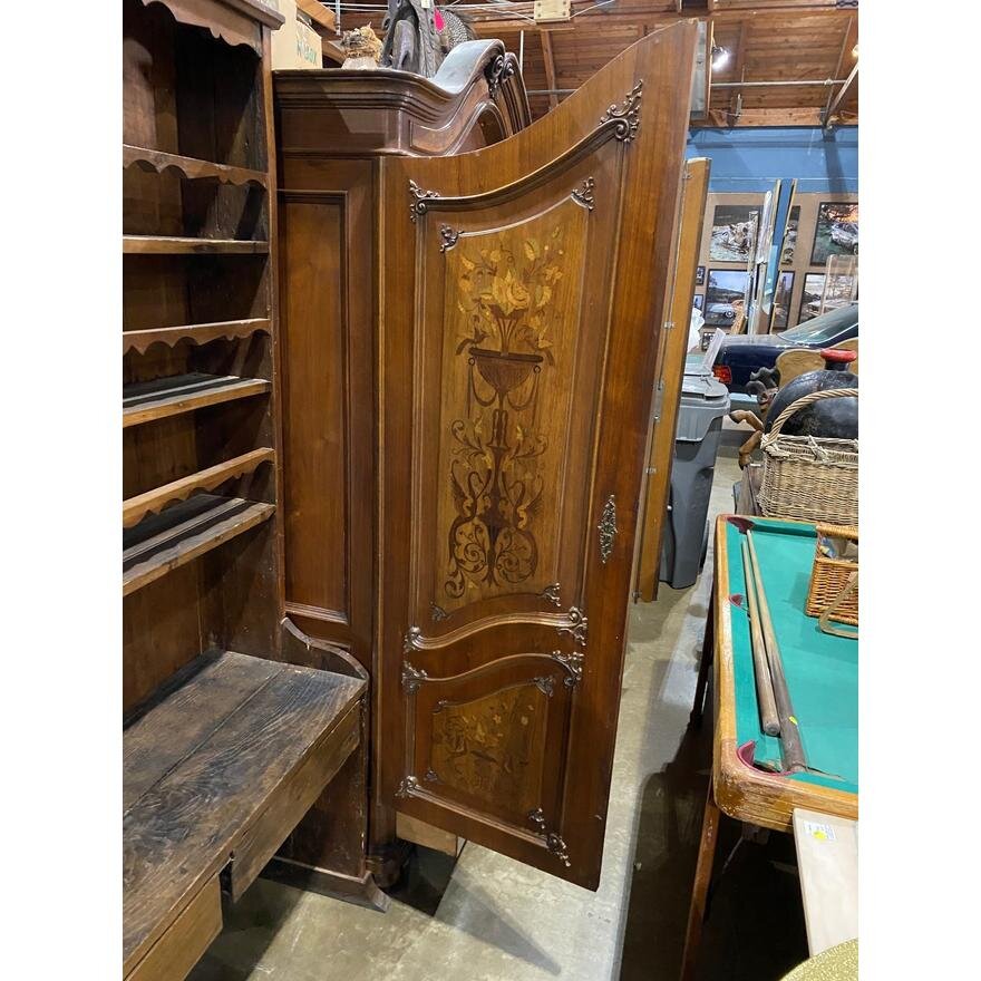 AF3-169: ANTIQUE LATE 19TH CENTURY FRENCH MARQUETRY DECORATED ARMOIRE